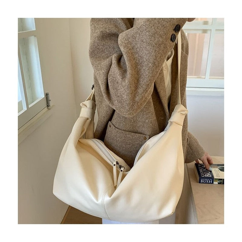 10895104